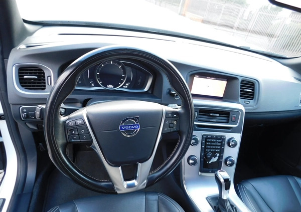 Volvo V60 cena 53333 przebieg: 196000, rok produkcji 2018 z Kowalewo Pomorskie małe 326